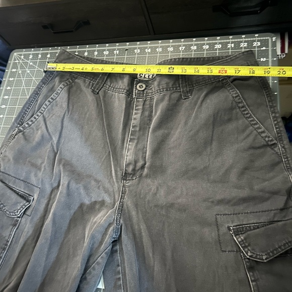 Club Room Men's Charcoal Cargo Shorts - Picture 3 of 6